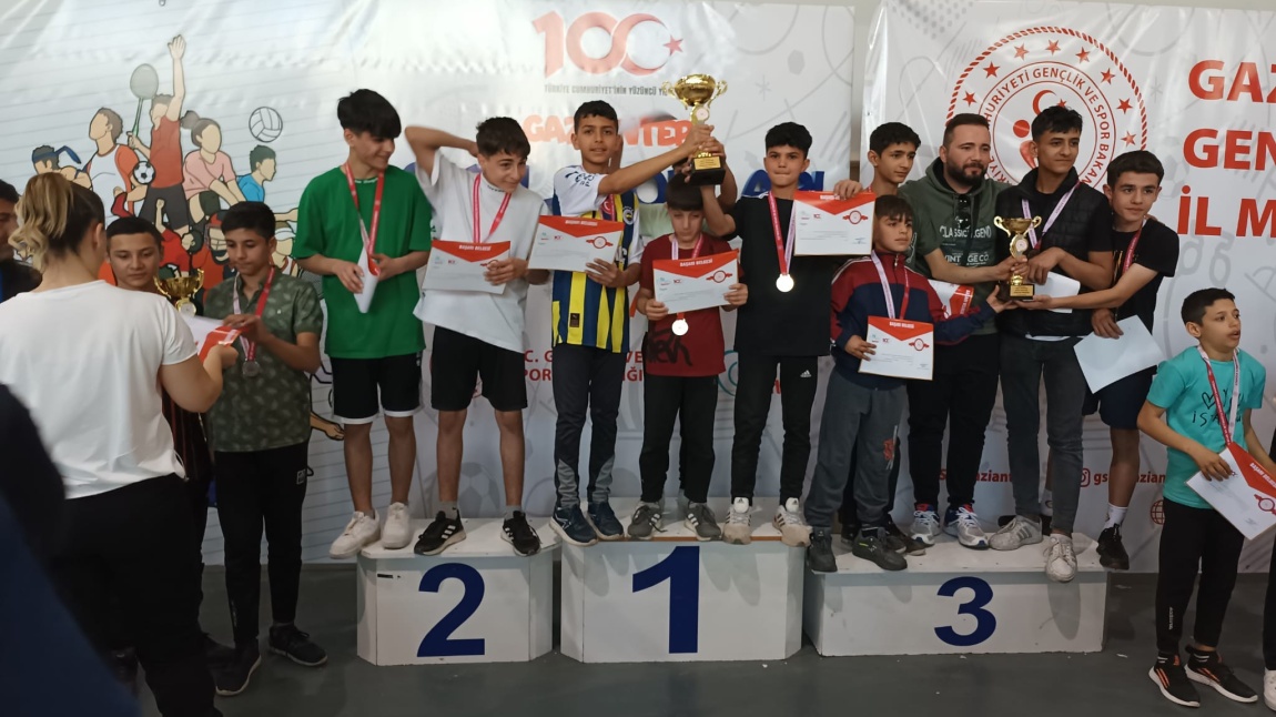 Spor Tırmanışı Yıldızlar Erkek Takımı Gaziantep il 1'incisi Mete Uygun Ortaokulu