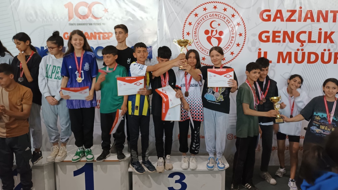 Spor Tırmanışı Yıldızlar Karma Takım Kategorisi Gaziantep il 3'üncüsü Mete Uygun Ortaokulu