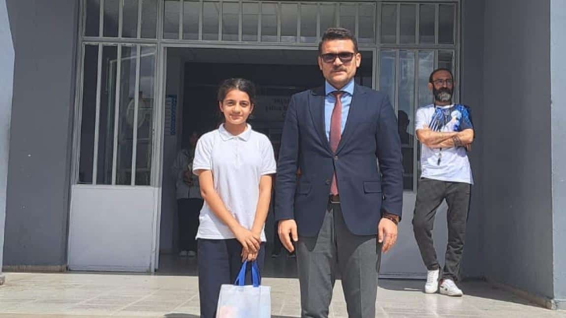 Anneler Günü Konulu Mektup Yarışması Birincisi